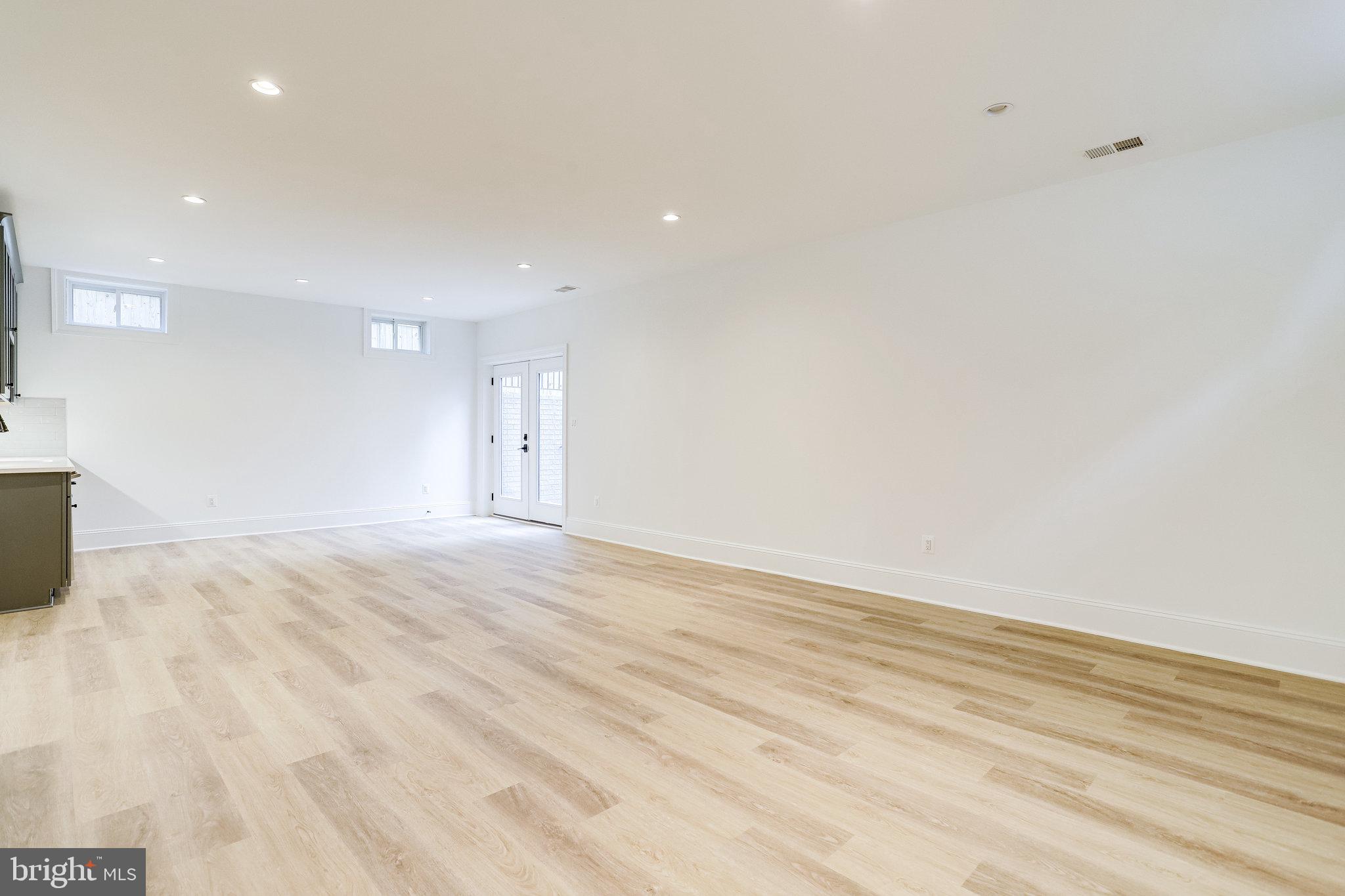 FALLS CHURCH PARK - Residential