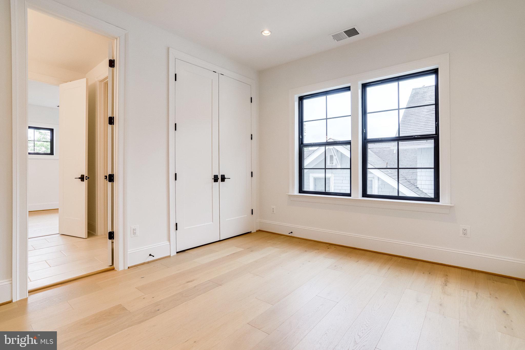 FALLS CHURCH PARK - Residential