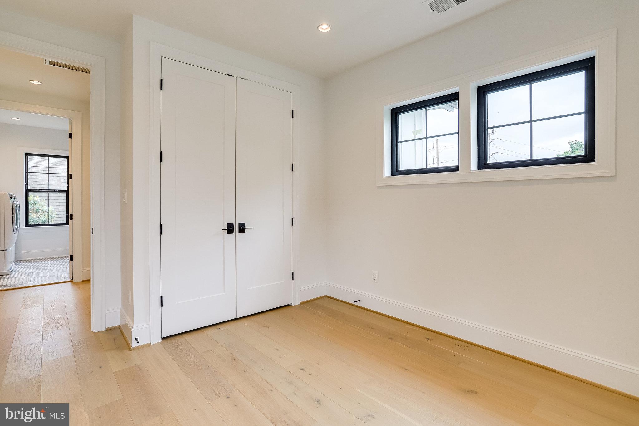 FALLS CHURCH PARK - Residential