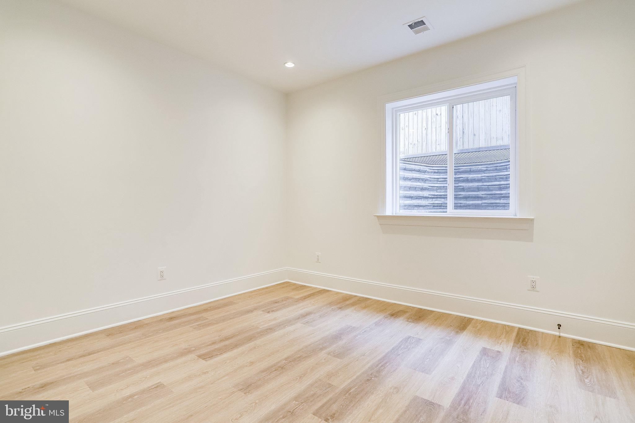 FALLS CHURCH PARK - Residential