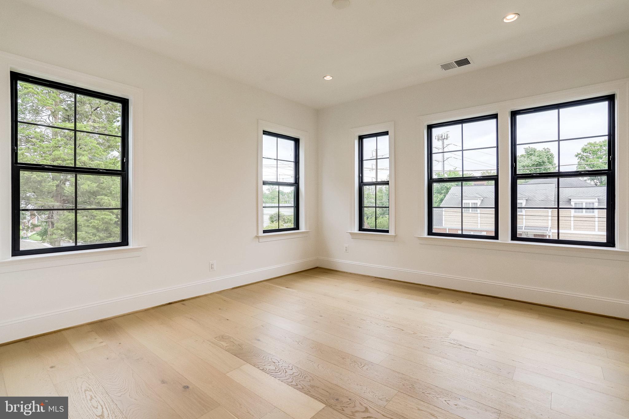 FALLS CHURCH PARK - Residential