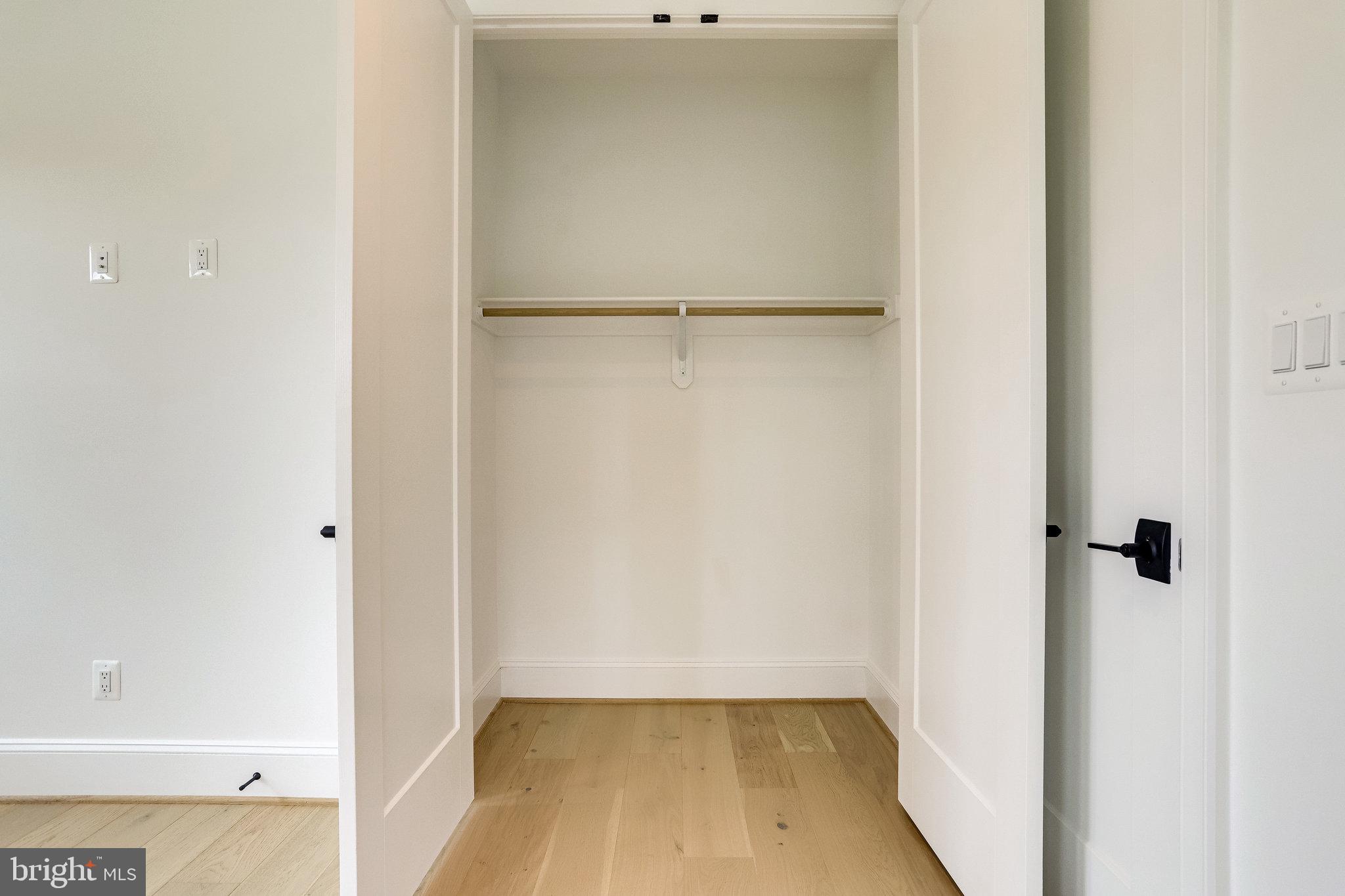 FALLS CHURCH PARK - Residential