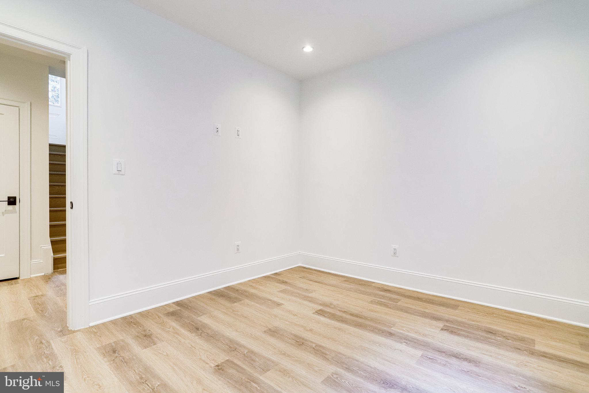 FALLS CHURCH PARK - Residential