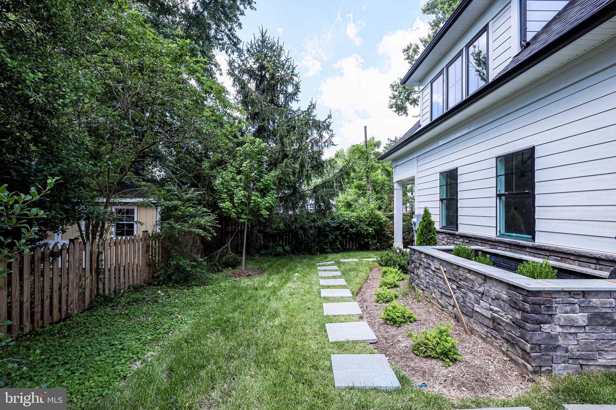 FALLS CHURCH PARK - Residential