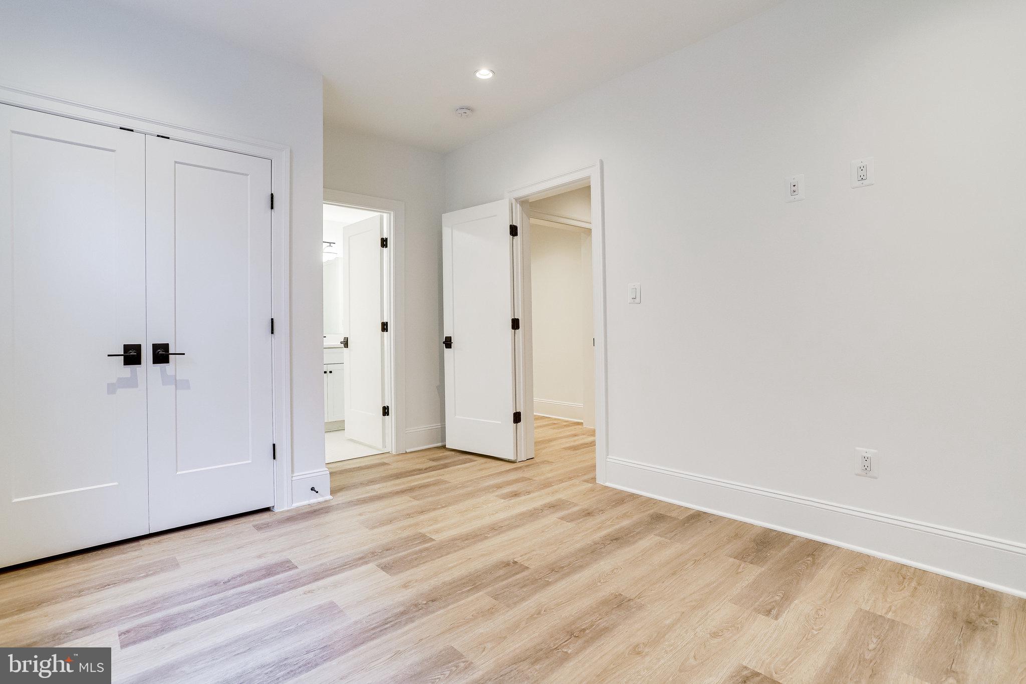 FALLS CHURCH PARK - Residential