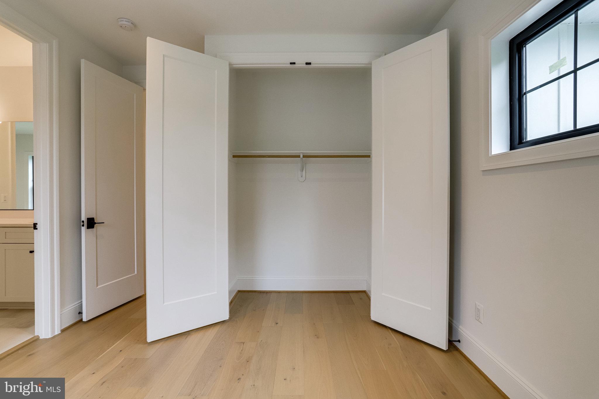 FALLS CHURCH PARK - Residential