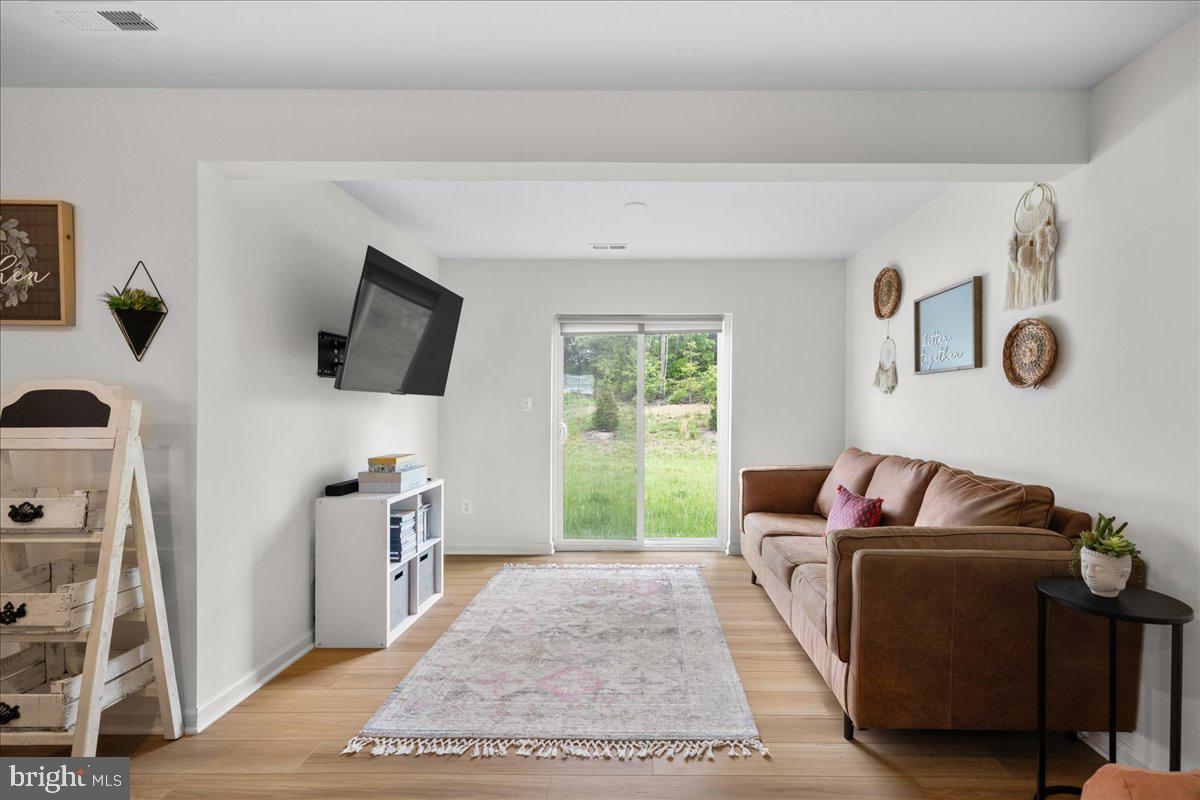 WHISPERING PINES - Residential