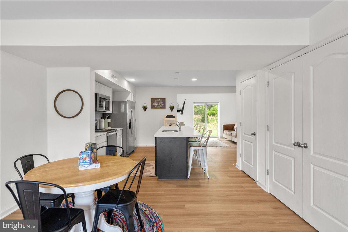 WHISPERING PINES - Residential