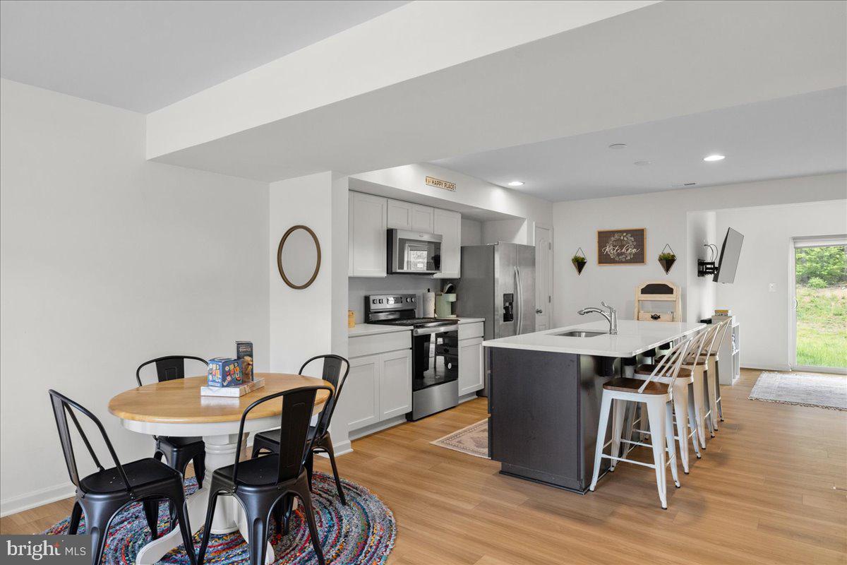 WHISPERING PINES - Residential