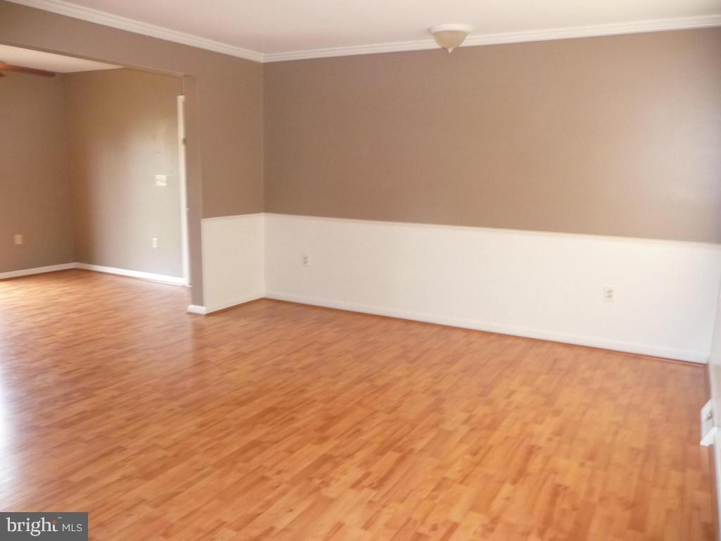 VILLAGE SQUARE - Residential