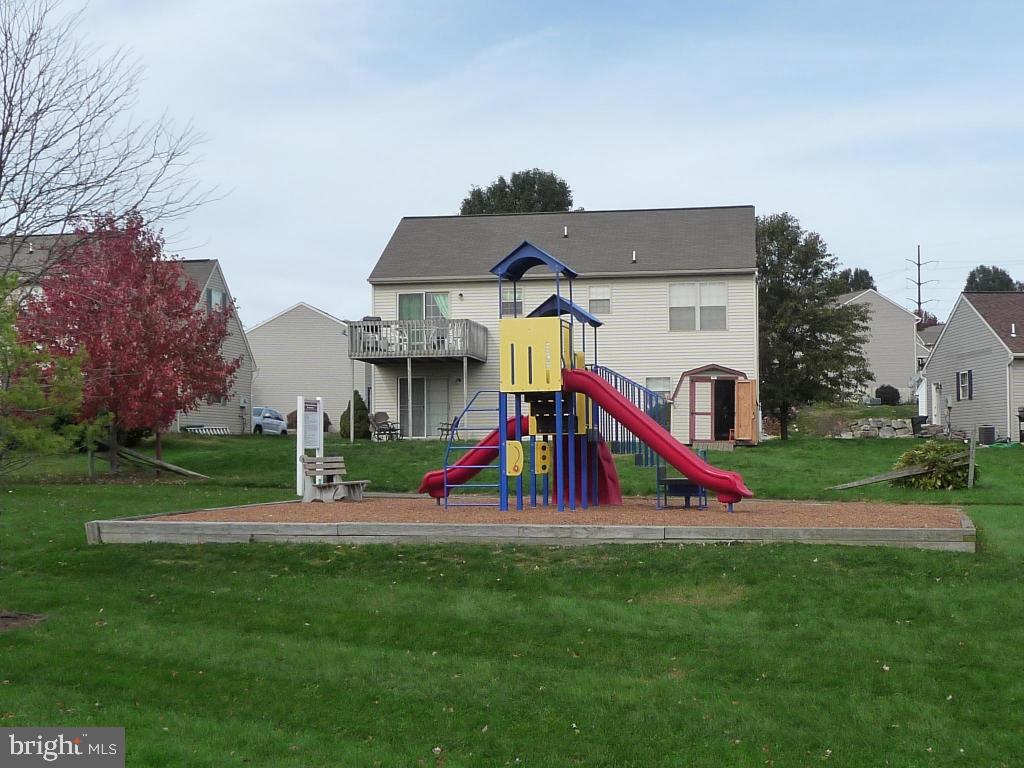 VILLAGE SQUARE - Residential