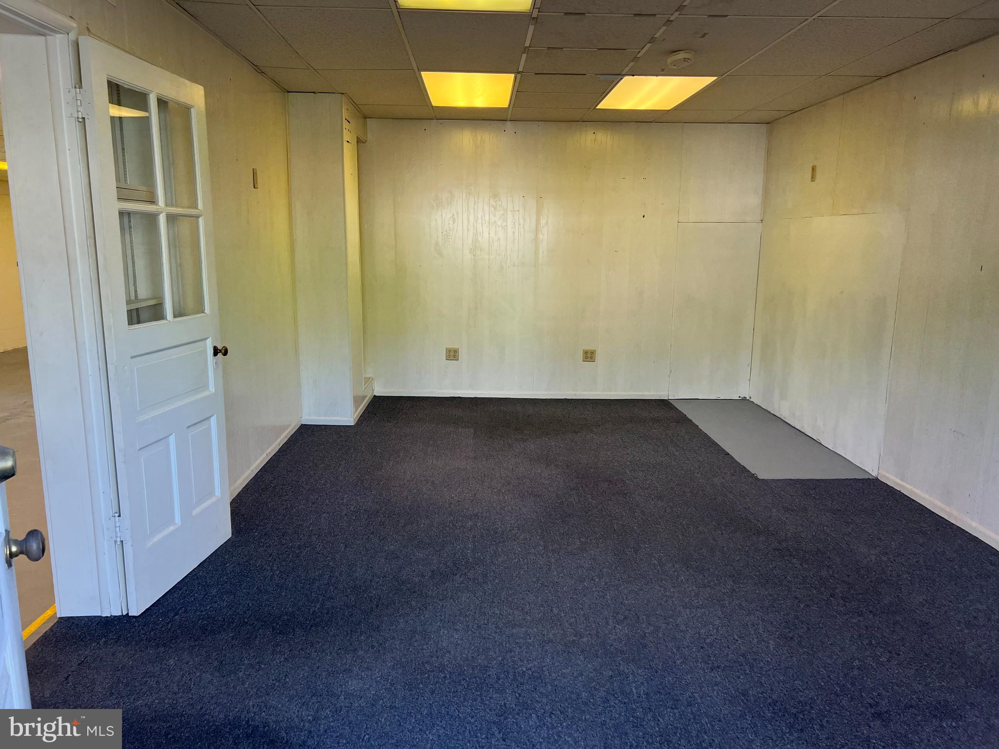 DAVIS STRASBURG - Commercial Lease