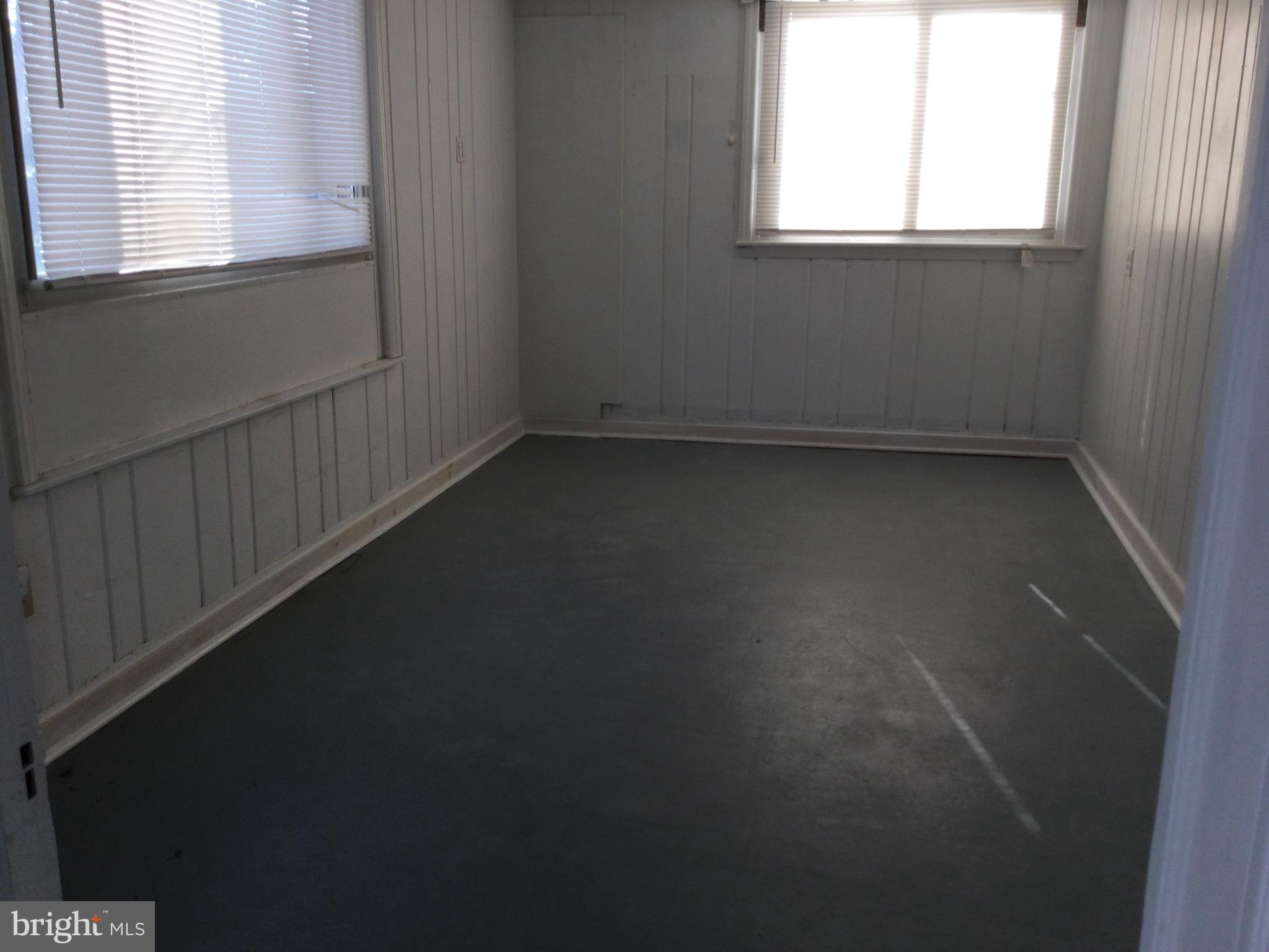 DAVIS STRASBURG - Commercial Lease