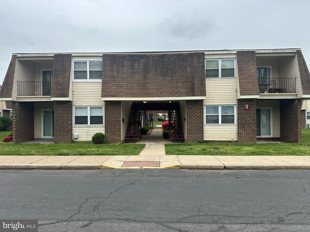 Photo of 13 - 2 Florence Tollgate, FLORENCE, NJ 08518 (MLS # NJBL2111088)