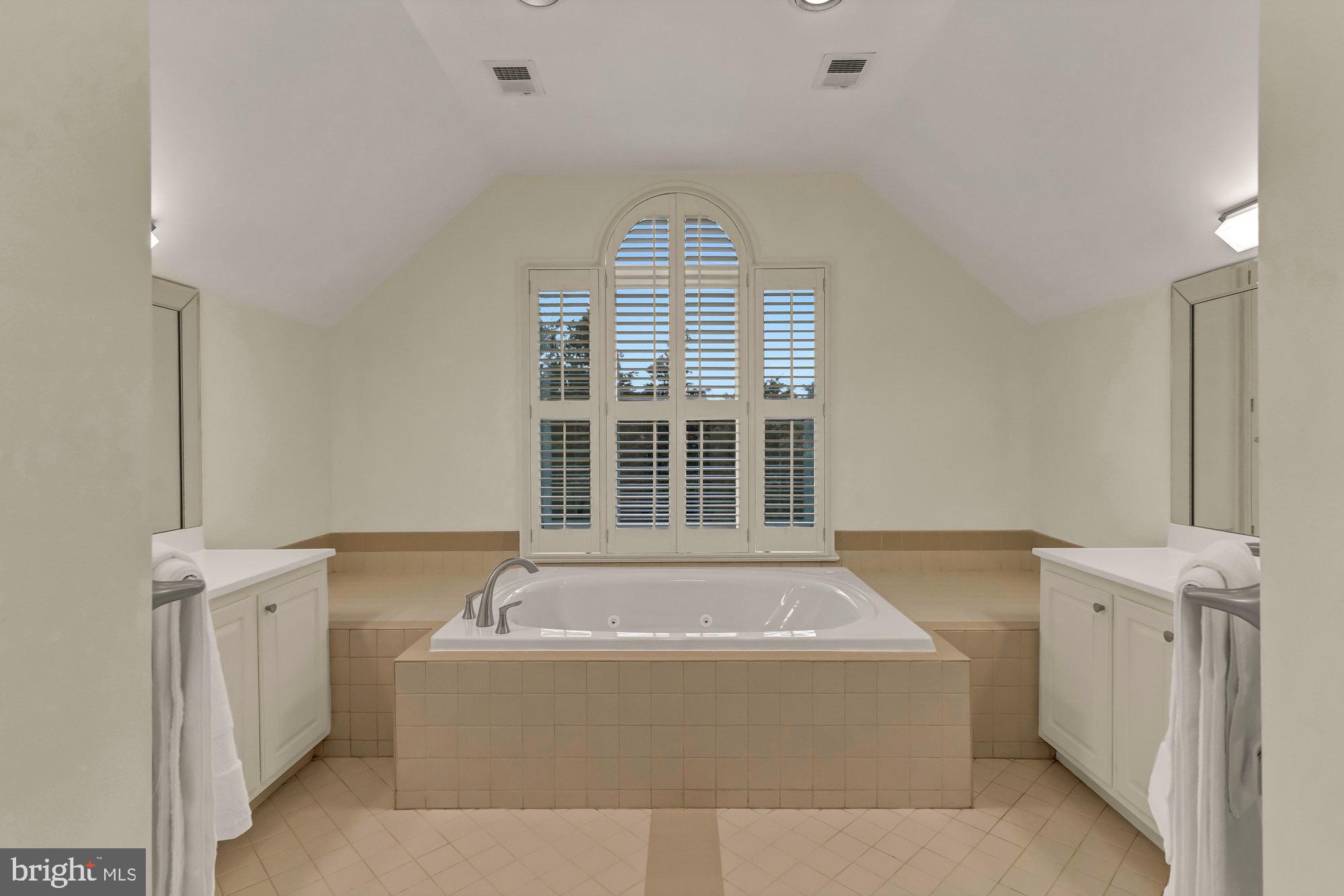 DOGWOOD KNOLLS - Residential