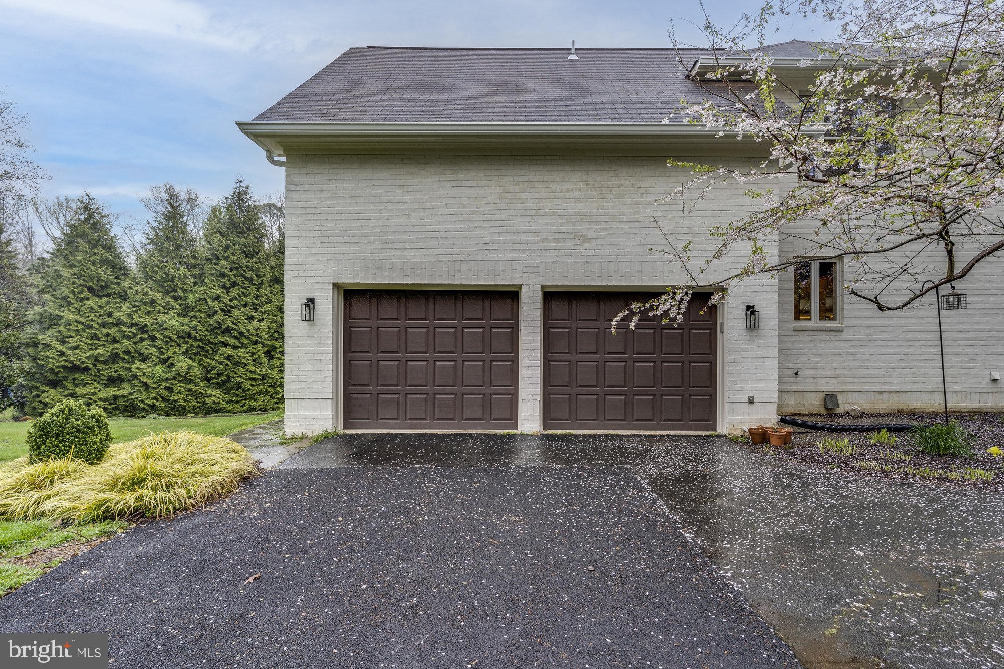 DOGWOOD KNOLLS - Residential