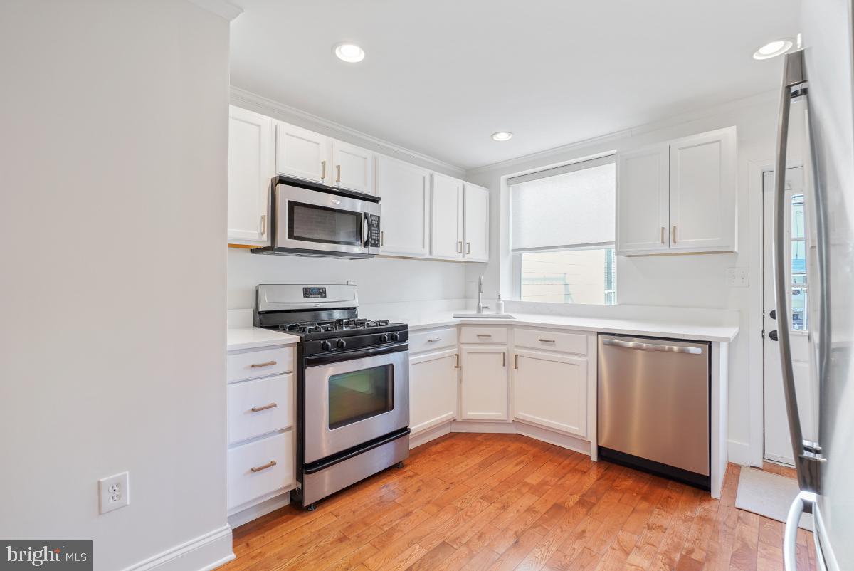 LOCUST POINT - Residential