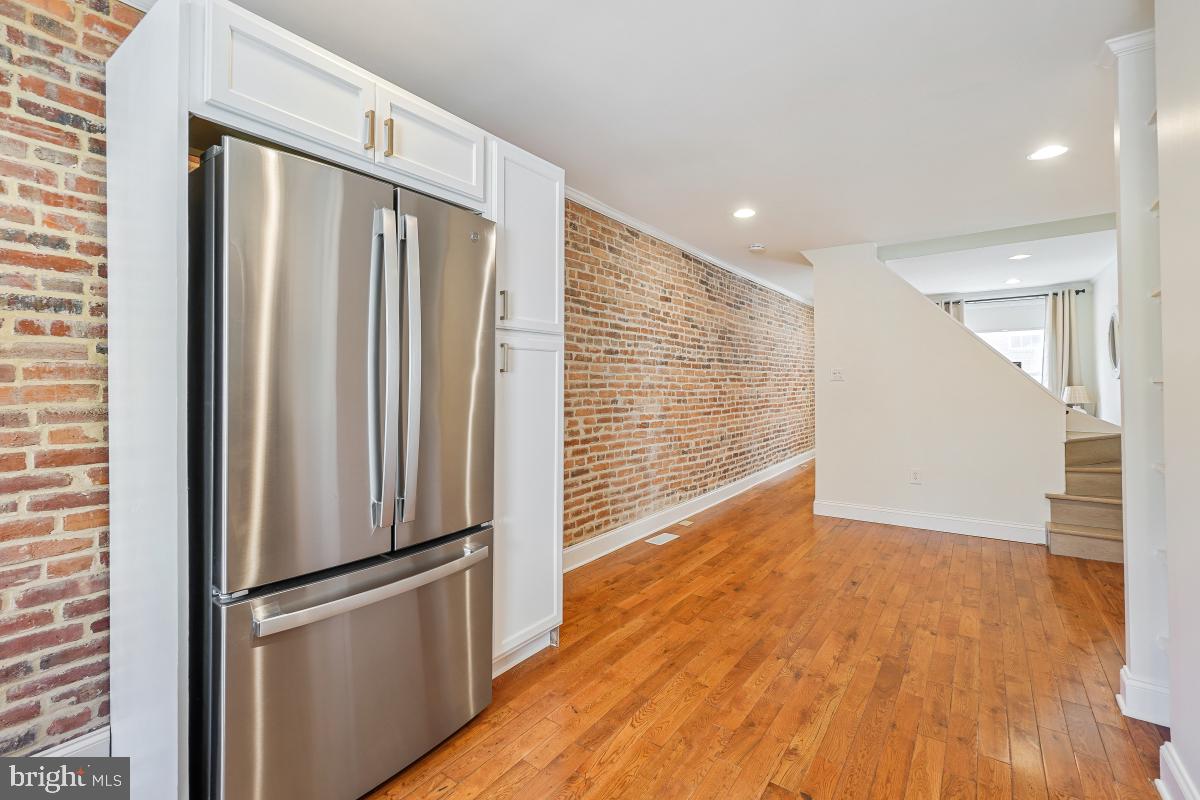 LOCUST POINT - Residential