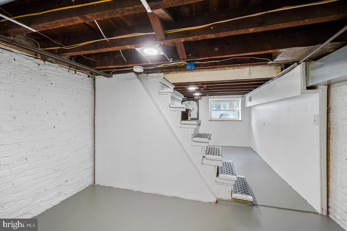 LOCUST POINT - Residential