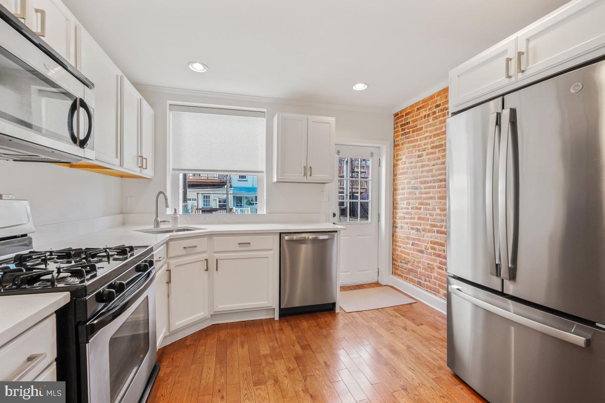 LOCUST POINT - Residential