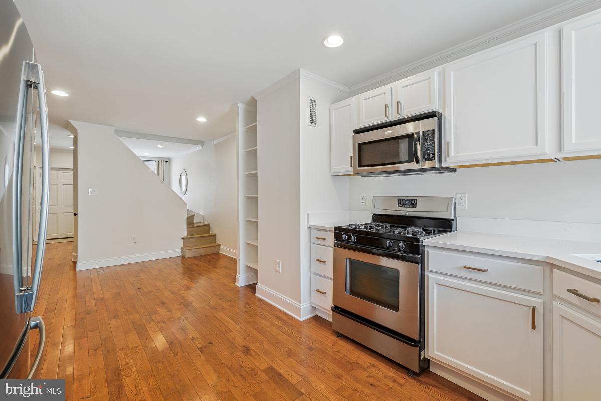 LOCUST POINT - Residential