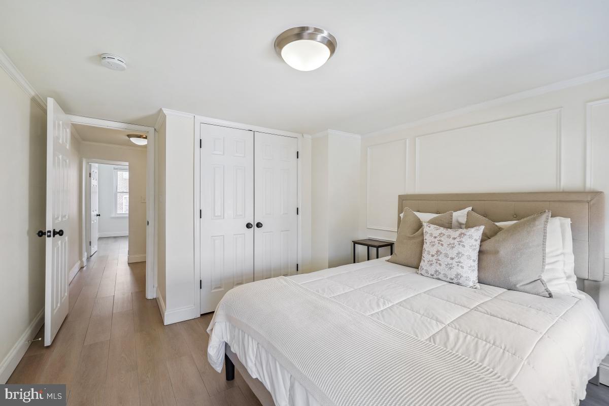 LOCUST POINT - Residential