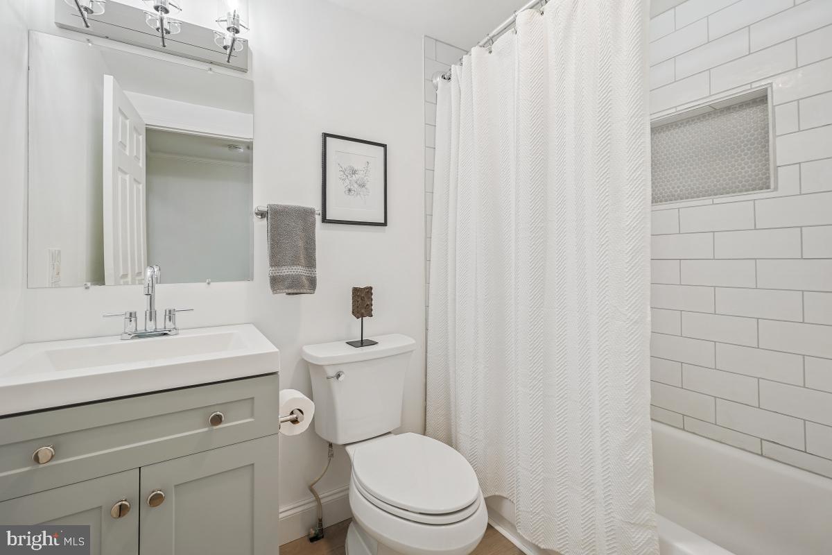 LOCUST POINT - Residential