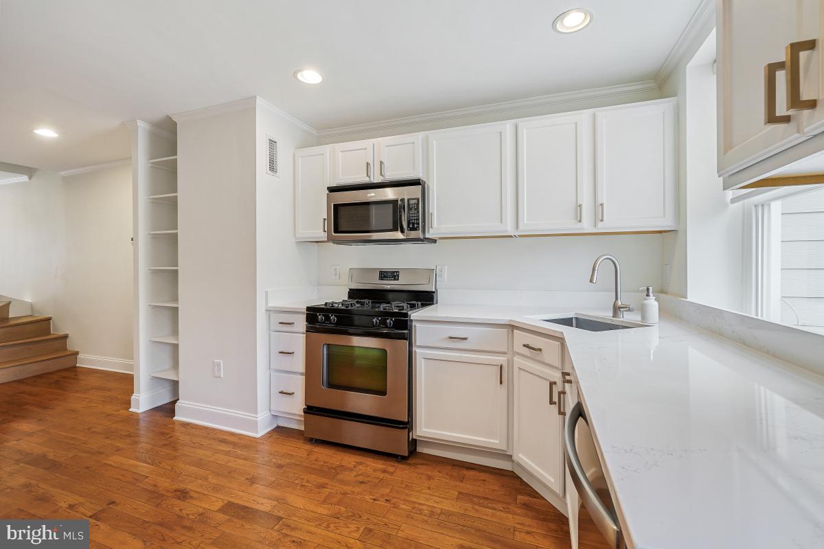 LOCUST POINT - Residential