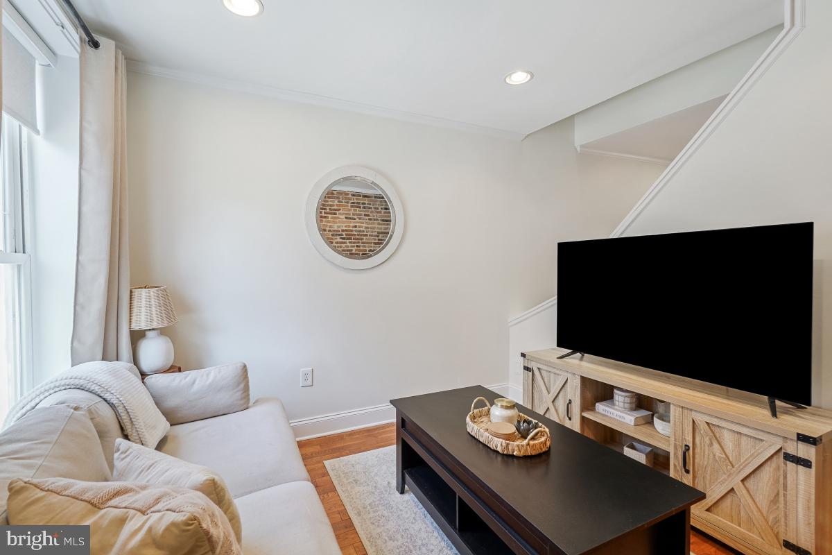 LOCUST POINT - Residential