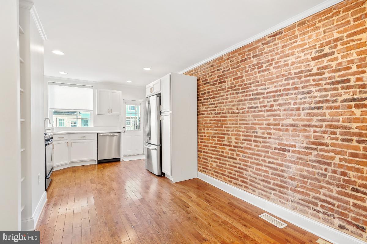 LOCUST POINT - Residential