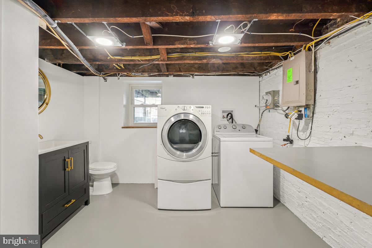 LOCUST POINT - Residential