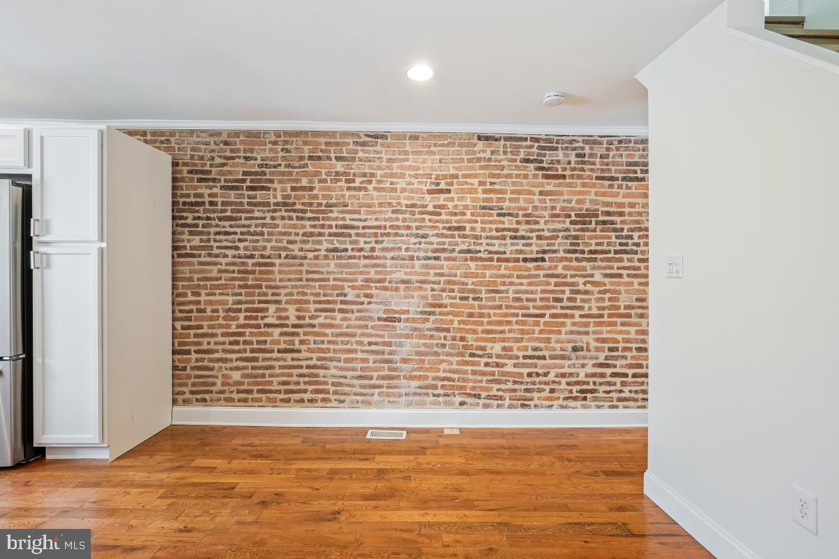 LOCUST POINT - Residential