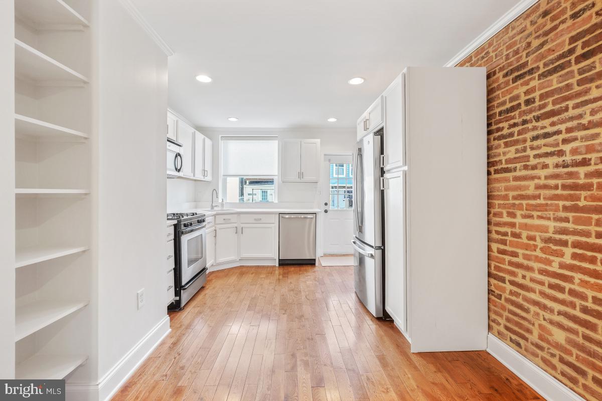 LOCUST POINT - Residential