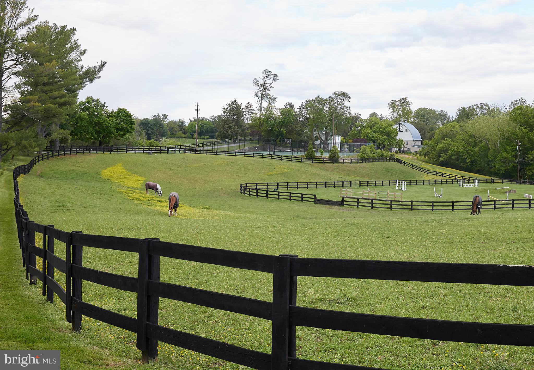 MERRY GO ROUND FARM - Residential