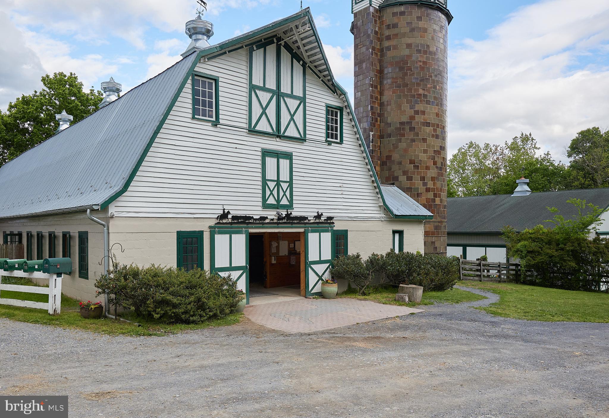 MERRY GO ROUND FARM - Residential