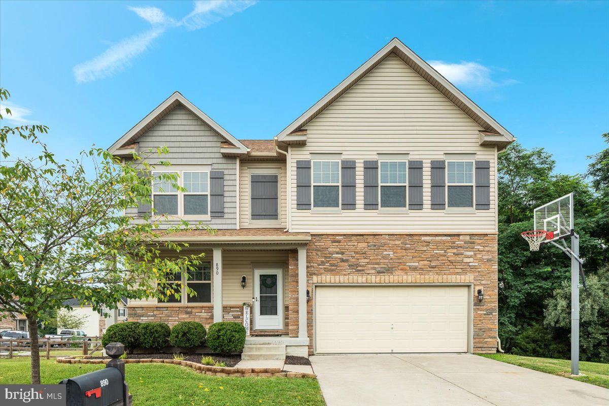 You do not want to miss out on this beautifully updated 5-bedroom, 3-bath home located on a fenced corner lot in the highly sought-after golf course community of Blue Ridge Shadows. This overly spacious home features all new luxury vinyl plank flooring on the main level, new carpet upstairs, fresh paint throughout, and a beautifully renovated primary bath. The kitchen was recently updated with brand-new stainless steel appliances and professionally painted cabinets. This gorgeous home flows seamlessly with an open-concept kitchen, living room and dining space. The large center island provides even more seating options. The main level also includes a bedroom, full bath, as well as an additional room perfect for a home office.
Upstairs offers a large loft, an expansive primary suite with a stunning new en suite bath, and 3 additional generously sized bedrooms. A brand-new patio which was just poured in May 2025, completes this move-in ready gem! Schedule your showing today!