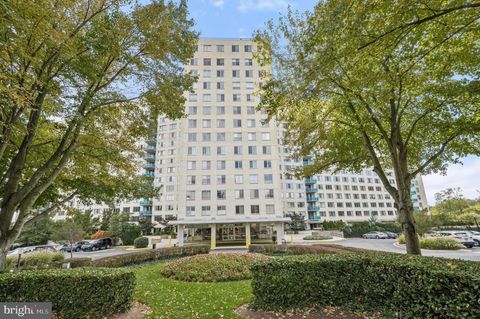 Photo of 10500 Rockville Pike #1325, ROCKVILLE, MD 20852 (MLS # MDMC2210720)