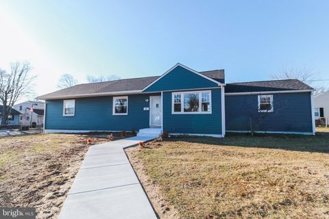 35 FARNSWORTH AVENUE MAPLE SHADE NJ 08052