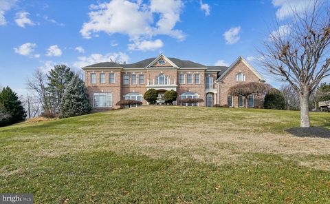 Property photo of 11046 Heathland Drive, Oakton, VA 22124