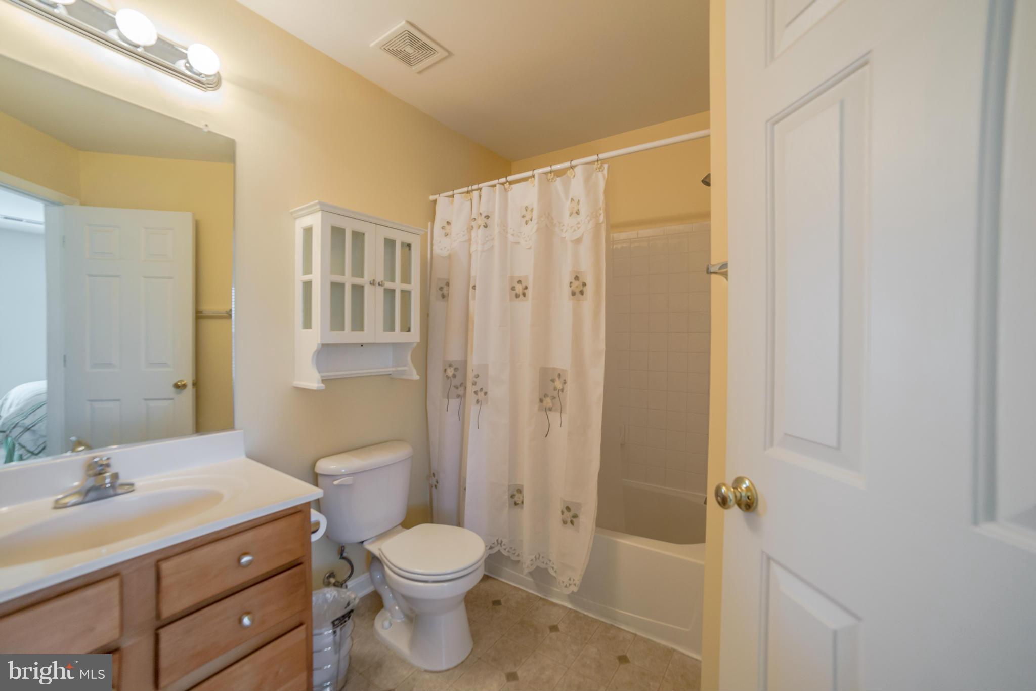 BROAD RUN OAKS - Residential