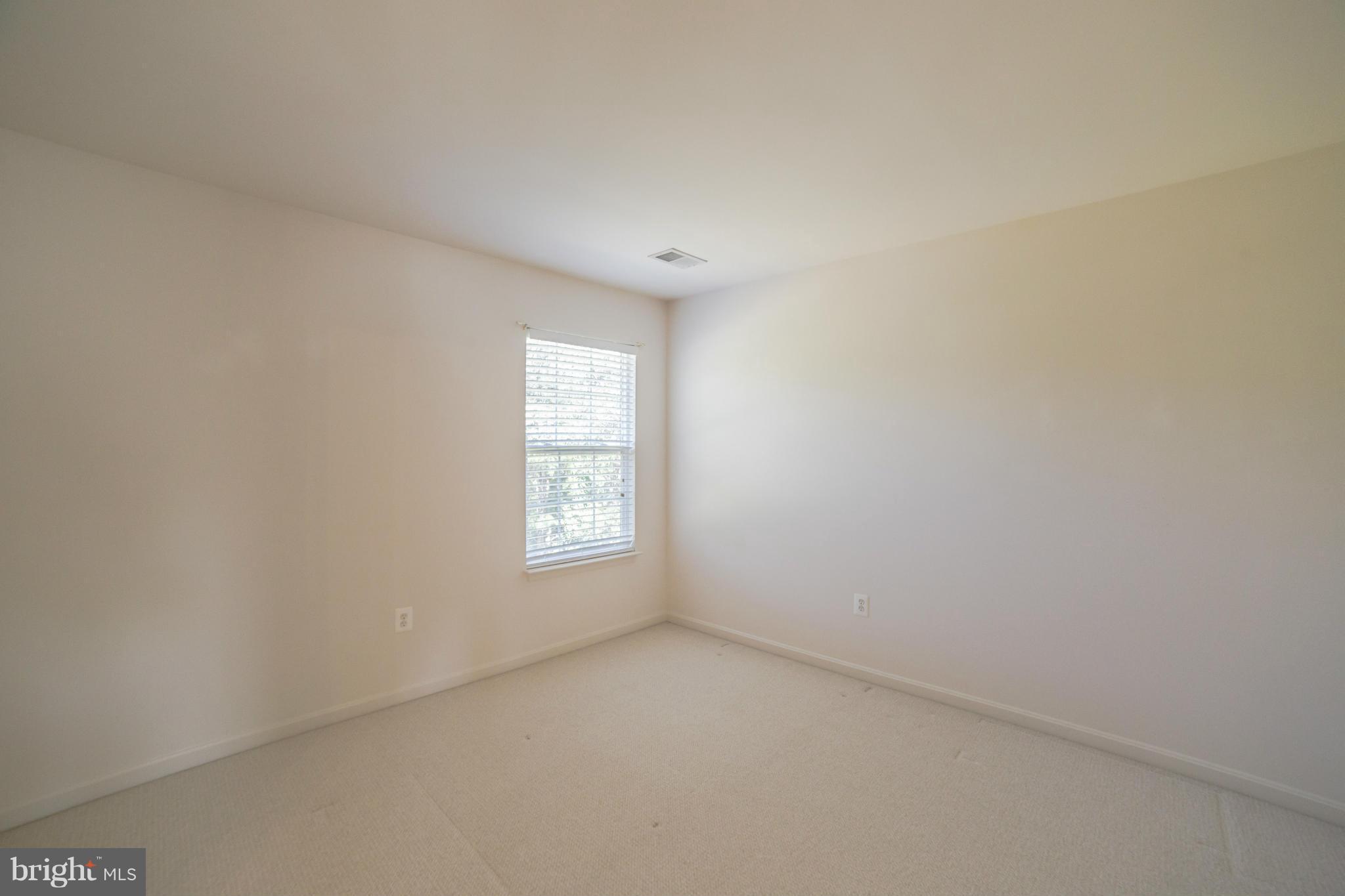 BROAD RUN OAKS - Residential