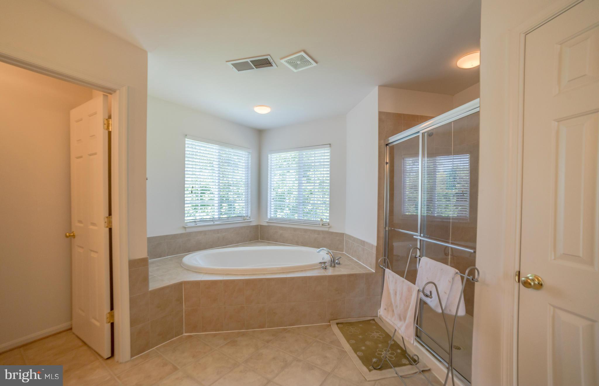 BROAD RUN OAKS - Residential