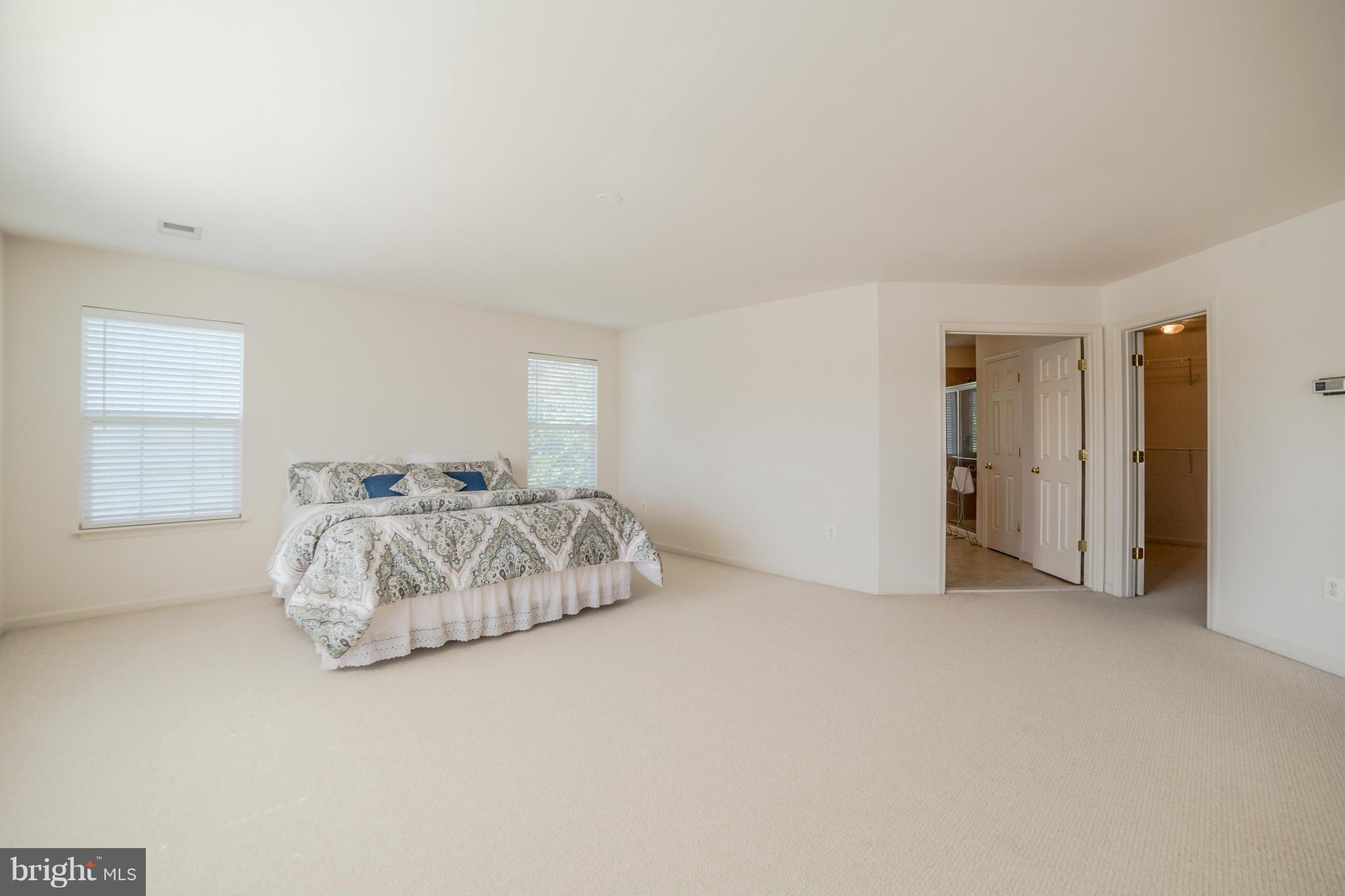 BROAD RUN OAKS - Residential