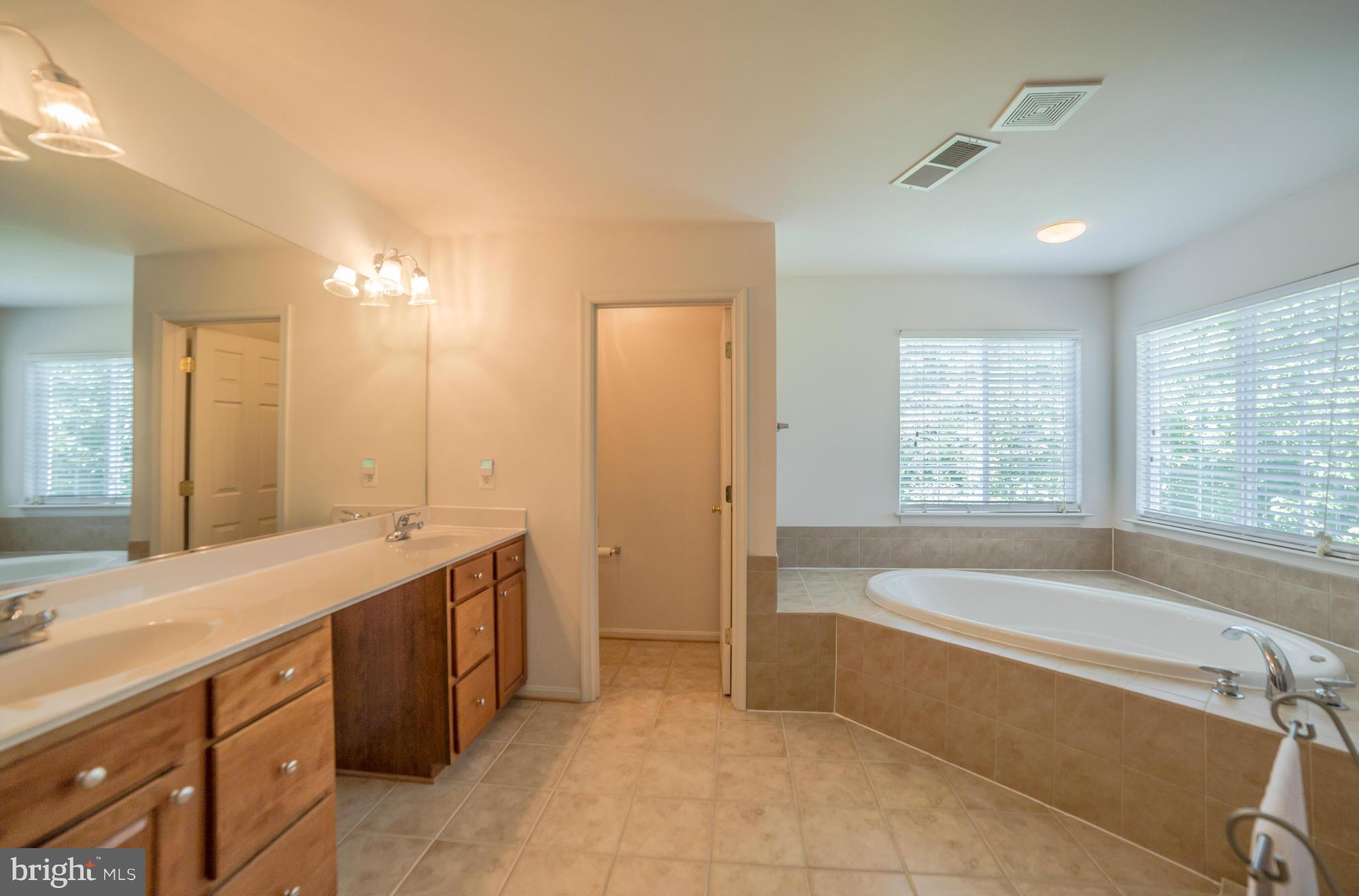 BROAD RUN OAKS - Residential