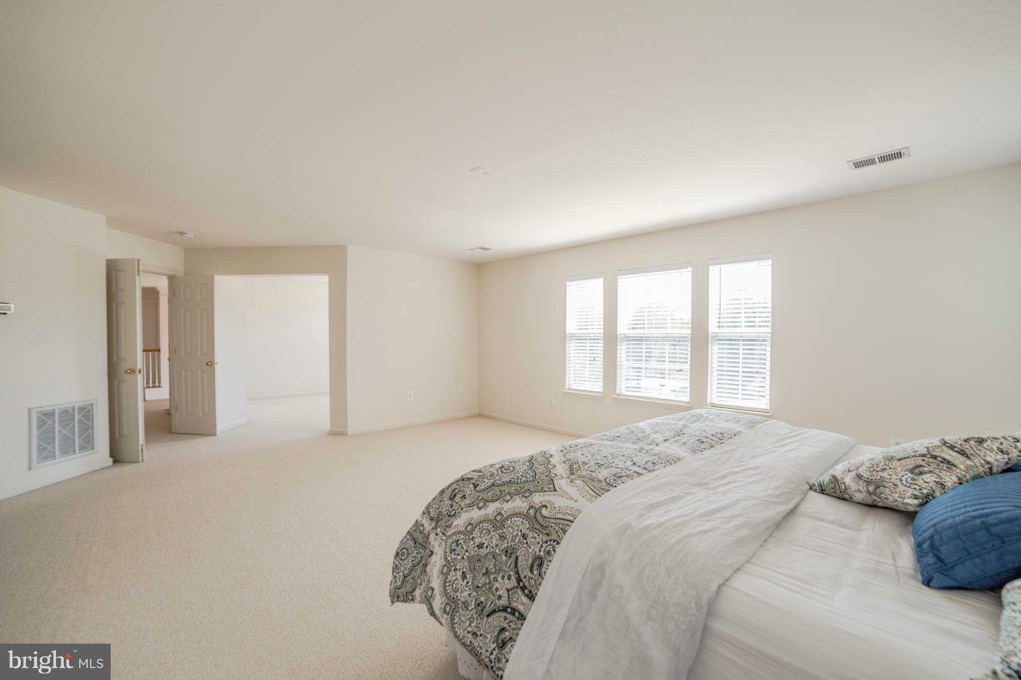 BROAD RUN OAKS - Residential