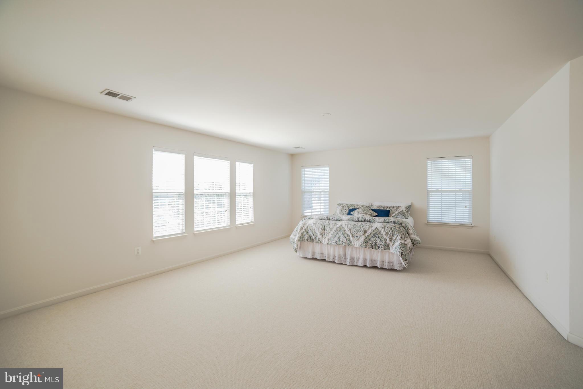 BROAD RUN OAKS - Residential