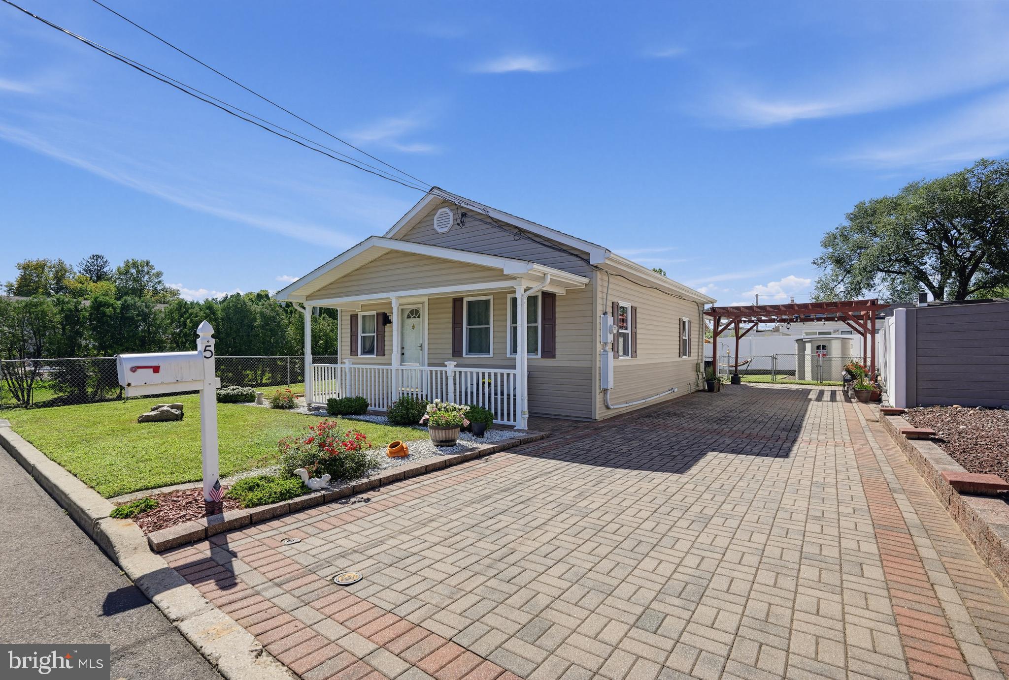 5 EVANS AVENUE