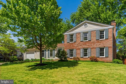 Photo of 1119 Bradfield Drive SW, LEESBURG, VA 20175 (MLS # VALO2125806)