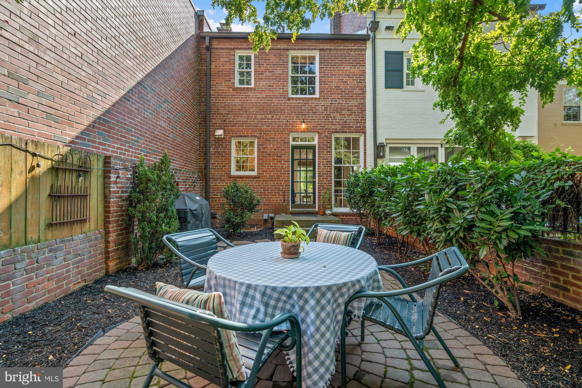 YATES GARDENS - Residential