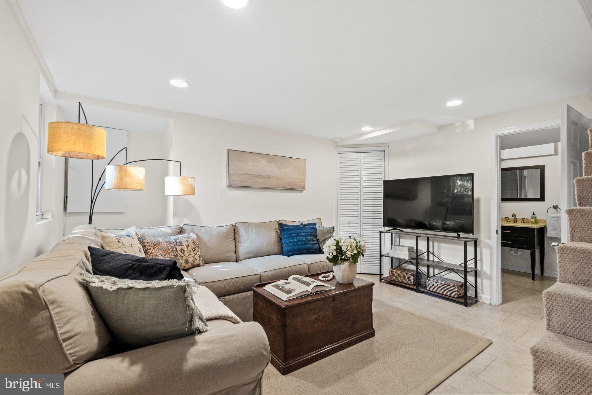 YATES GARDENS - Residential